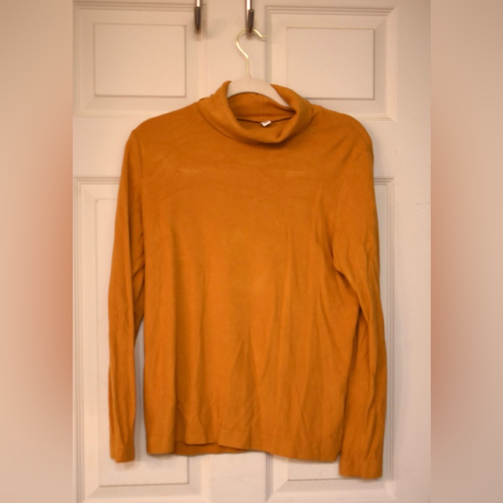 Uniqlo long sleeve heattech turtleneck